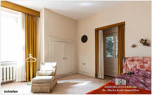 romantische herrschaftliche Villa mit See in Alleinlage am rechten Niederrhein zu verkaufen