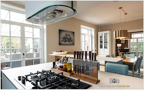 Exklusives und modernes Haus im belgischen Landhausstil in Langenfeld