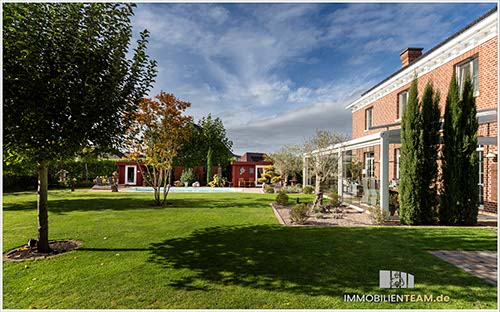 Exklusives und modernes Haus im belgischen Landhausstil in Langenfeld