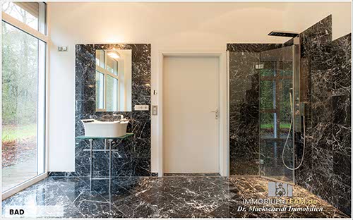 Schule auf dem Land als Wohnhaus mit viel Raum kaufen