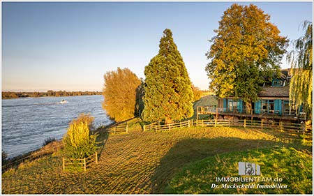 Haus in direkter Lage am Rhein 