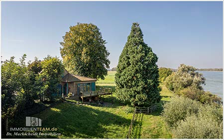 Haus in direkter Lage am Rhein 