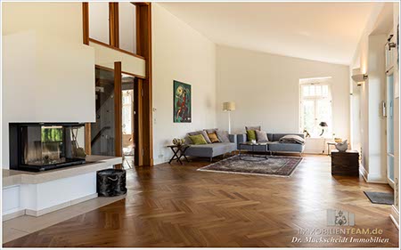 Haus in direkter Lage am Rhein 