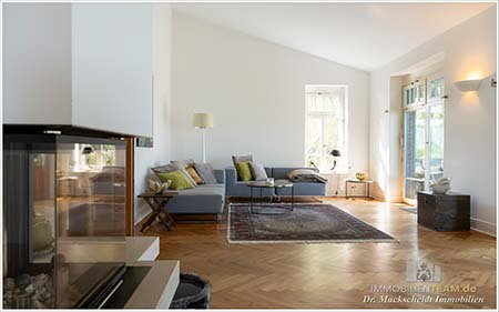 Haus in direkter Lage am Rhein 