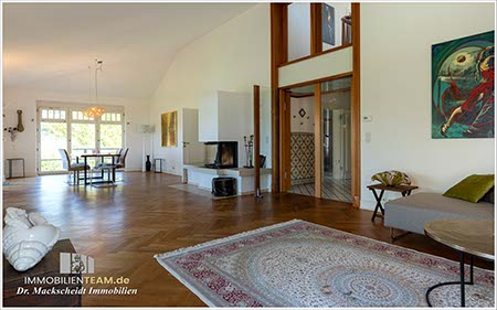 Haus in direkter Lage am Rhein 