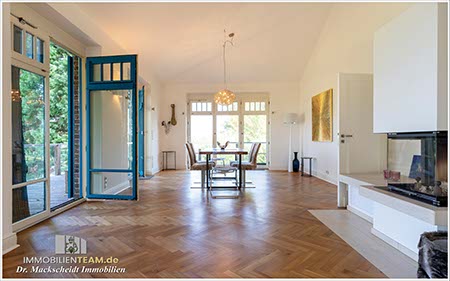 Haus in direkter Lage am Rhein 