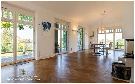 Haus in direkter Lage am Rhein 