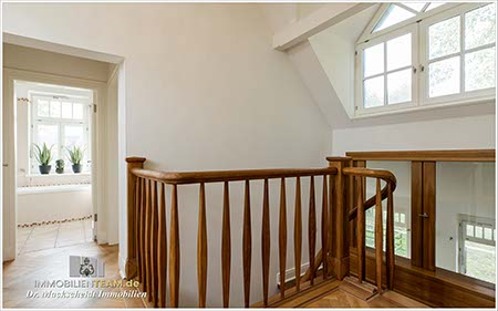 Haus in direkter Lage am Rhein 