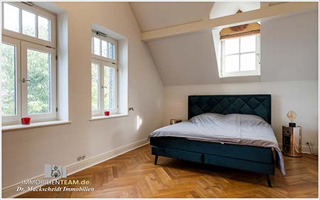 Haus in direkter Lage am Rhein 