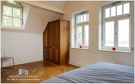 Haus in direkter Lage am Rhein 