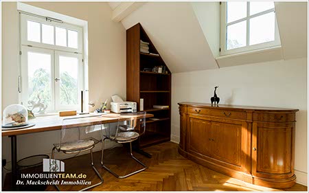 Haus in direkter Lage am Rhein 