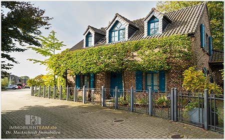 Haus in direkter Lage am Rhein 